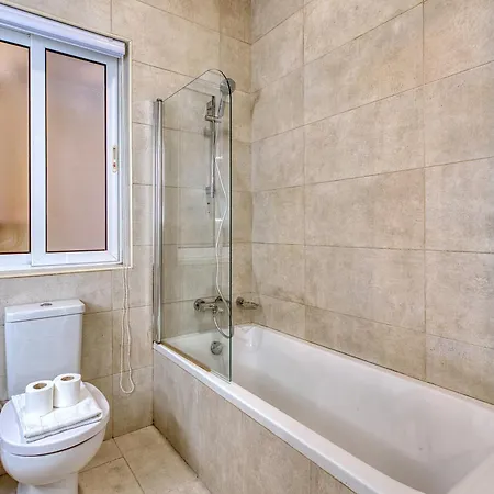 Modern With Rooftop Terrace, Steps To Bay