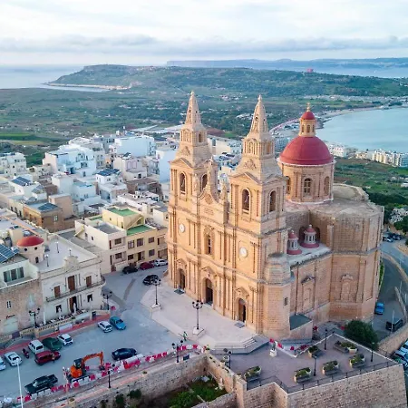 Modern With Rooftop Terrace, Steps To Bay Mellieħa