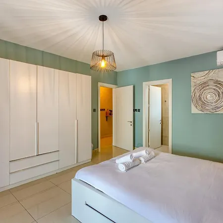 Modern With Rooftop Terrace, Steps To Bay * Mellieħa