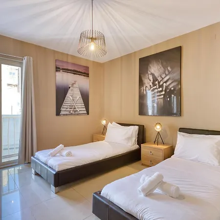 Modern With Rooftop Terrace, Steps To Bay Mellieħa