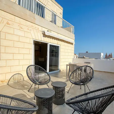 Lägenhet Modern With Rooftop Terrace, Steps To Bay Mellieħa