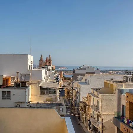 Modern With Rooftop Terrace, Steps To Bay Lägenhet Mellieħa