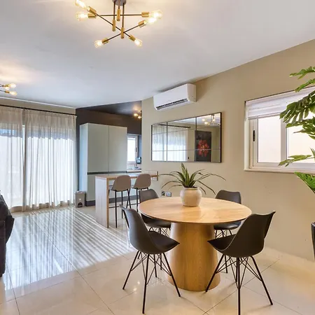 Modern With Rooftop Terrace, Steps To Bay