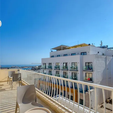 Modern With Rooftop Terrace, Steps To Bay Lägenhet Mellieħa