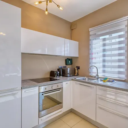 Modern With Rooftop Terrace, Steps To Bay Mellieħa