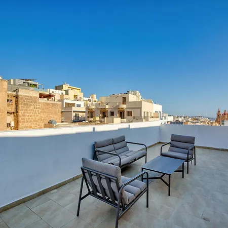 Modern With Rooftop Terrace, Steps To Bay Lägenhet Mellieħa