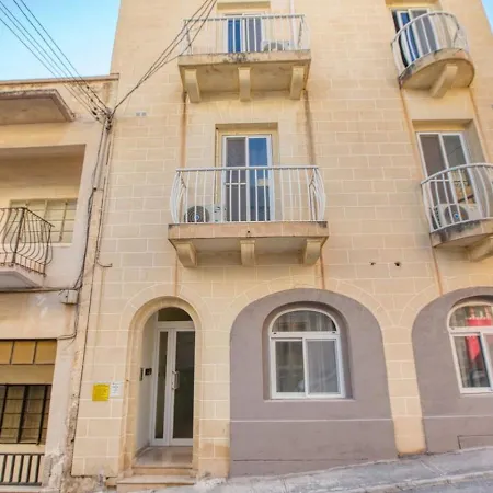 Apartmán Modern With Rooftop Terrace, Steps To Bay Mellieħa