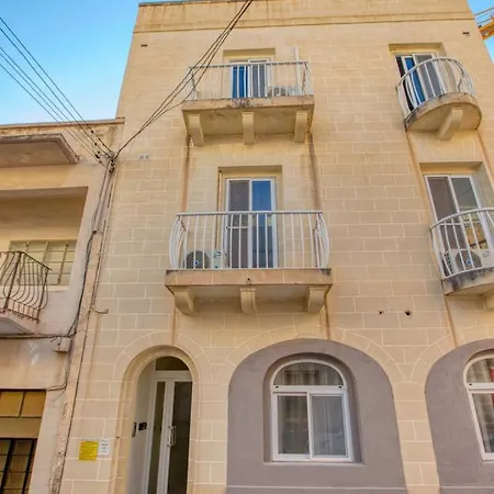 Modern With Rooftop Terrace, Steps To Bay Mellieħa