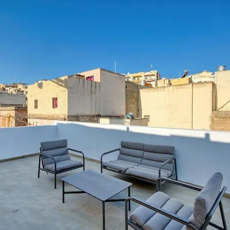 Apartman Modern With Rooftop Terrace, Steps To Bay Mellieħa